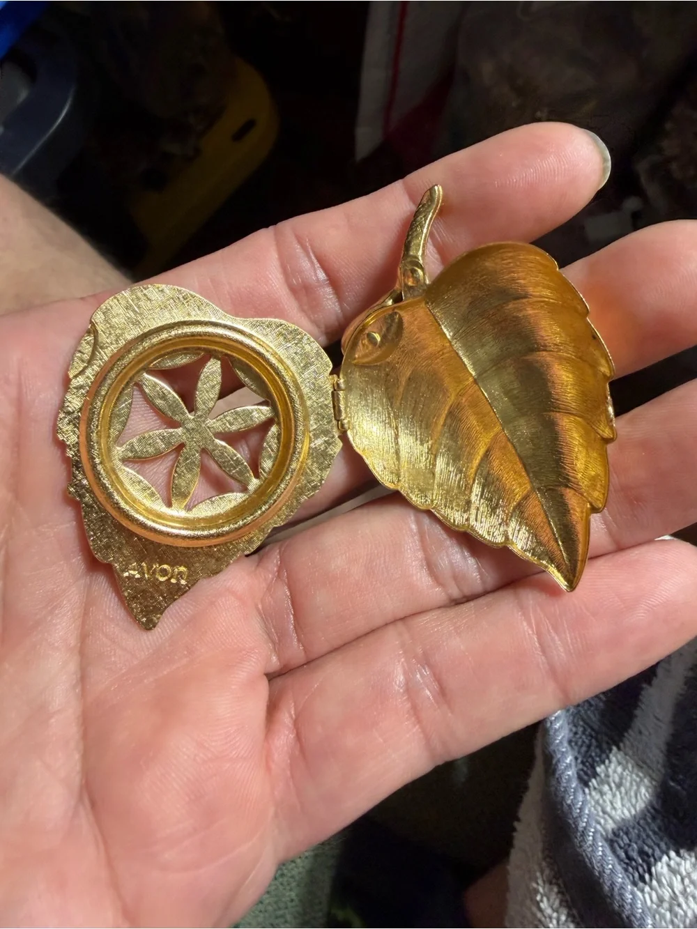 Avon striking leaf